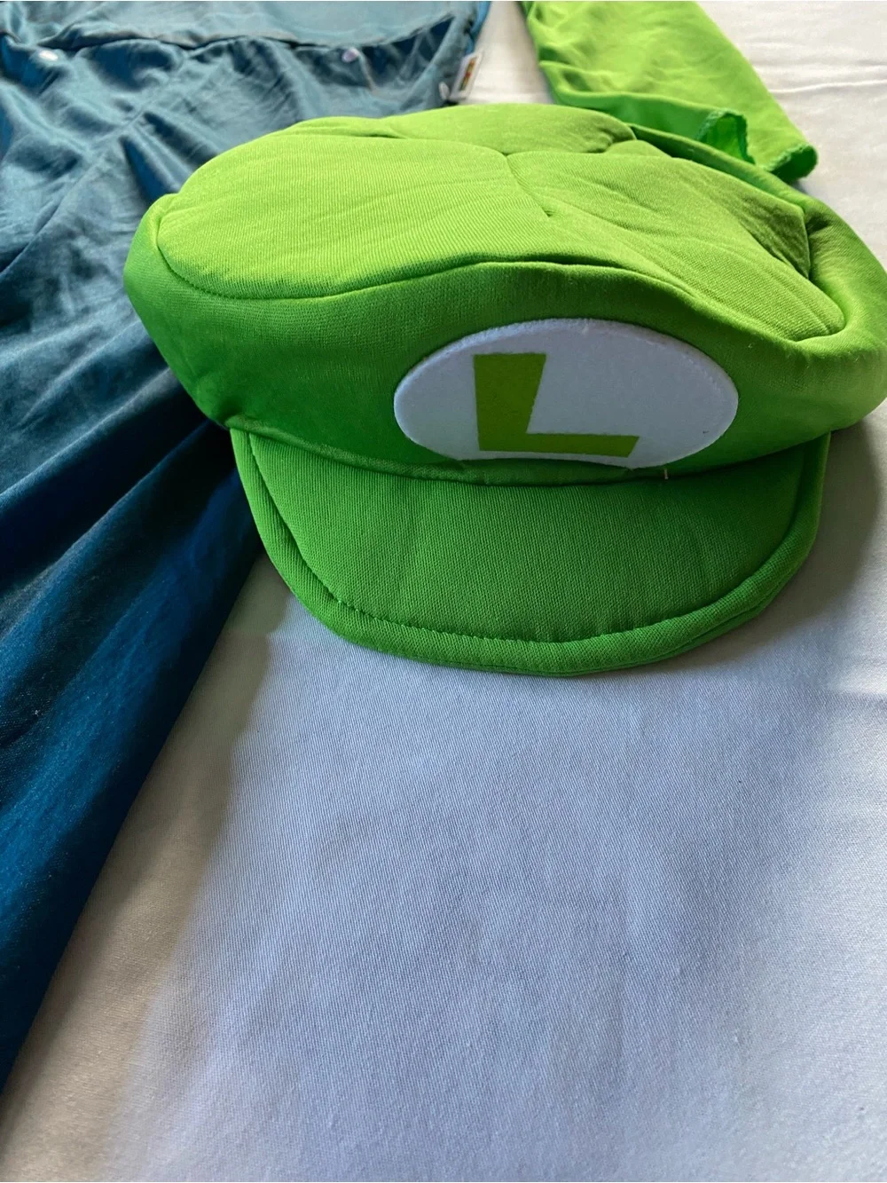 NWOT Super Mario Bros. Luigi Halloween Costume With Hat Size Medium 7/8